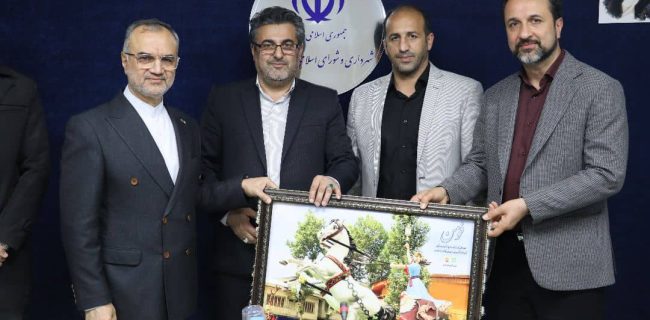 فقدان مدیریت یکپارچه شهری بزرگترین مانع بر سر مسیر خدمت شوراها / حضور استاندار و مدیر کل راه و شهرسازی گیلان  در پنجمین جلسه مجمع مشورتی