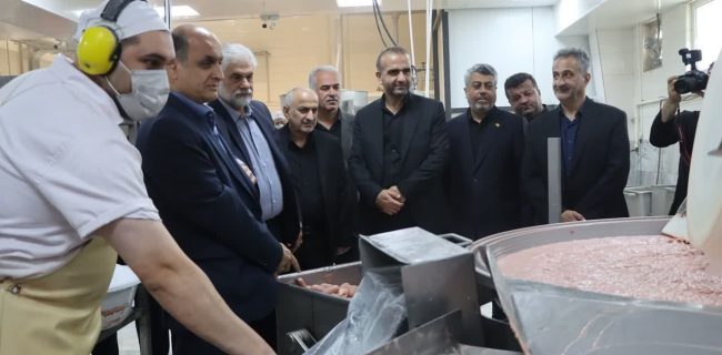 بازدید استاندار گیلان و مدیرعامل سازمان منطقه آزاد انزلی از واحدهای تولیدی شهرک صنعتی منطقه