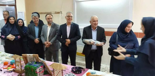 آینده‌ نگری در احیای هنر فرش گیلان/ اهدا بسته های آموزشی به دانش‌آموزان هنرستان‌های فرش و صنایع دستی