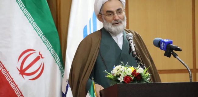 تاکید امام جمعه رشت بر نقش بی‌بدیل شعر و داستان در حفظ هویت فرهنگی و اجتماعی ایران/ شعر و داستان، ستون‌های تحول تاریخی و فرهنگی جامعه بشری هستند