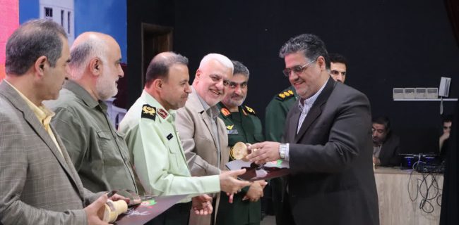 تجلیل از مدیرکل بنیاد مسکن انقلاب اسلامی استان گیلان