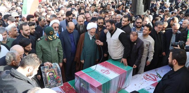 خروش گیلانیان در مراسم تشییع پیکر هفت شهید حافظ امنیت در رشت