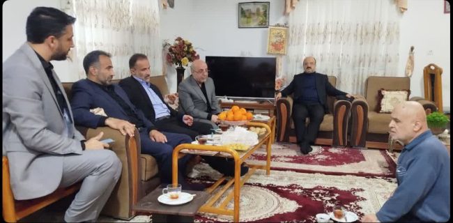 دیدار نوروزی نماینده مردم آستانه‌اشرفیه و بندرکیاشهر با آزاده و جانباز ۷۰ درصد دوران دفاع مقدس/تاکید بر فرهنگ ایثار و وفاداری ملت