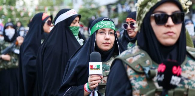 خلق حماسه‌ای ماندگار با تجمع اقتدار دختران و بانوان جان‌فدا در رشت/اجرای نخستین رژه بانوان رسانه‌ای در کشور در جریان اجتماع بزرگ بانوان جان‌فدا